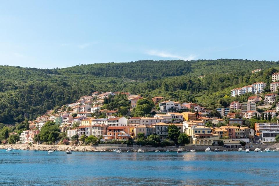 Apartment Noemi With A Direct Beach View Rabac Zewnętrze zdjęcie