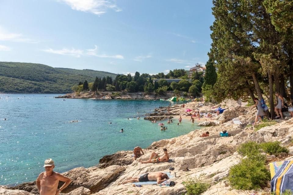 Apartment Noemi With A Direct Beach View Rabac Zewnętrze zdjęcie