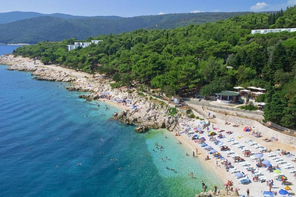 Apartment Noemi With A Direct Beach View Rabac Zewnętrze zdjęcie