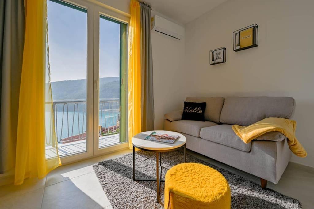 Apartment Noemi With A Direct Beach View Rabac Zewnętrze zdjęcie