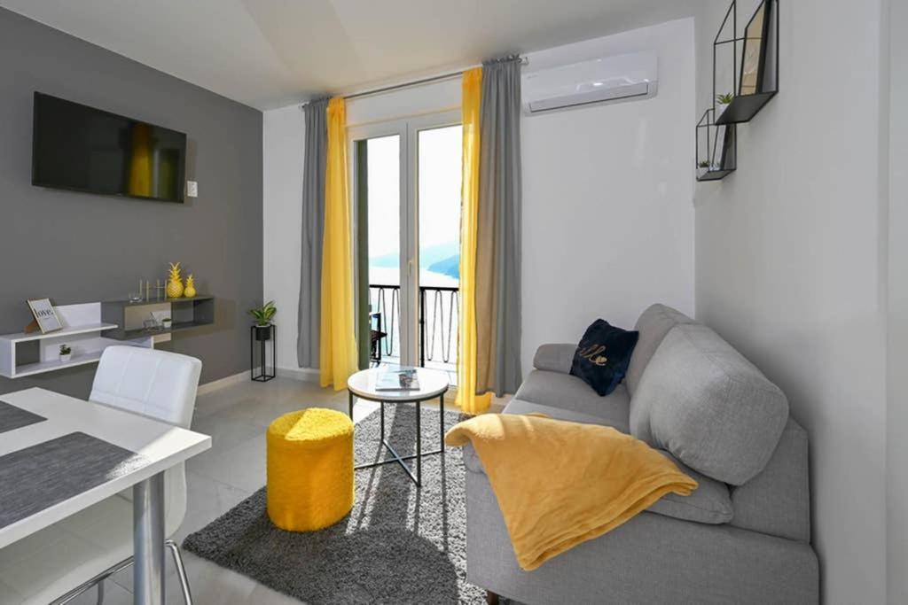 Apartment Noemi With A Direct Beach View Rabac Zewnętrze zdjęcie