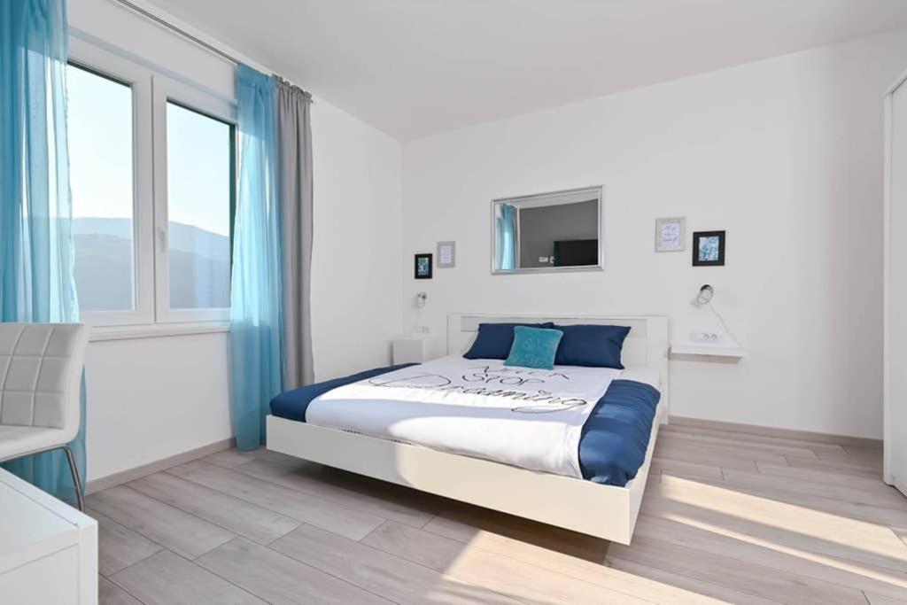 Apartment Noemi With A Direct Beach View Rabac Zewnętrze zdjęcie